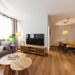 Апартаменты Bravissimo Figuerola, Spacious 3-bedroom *