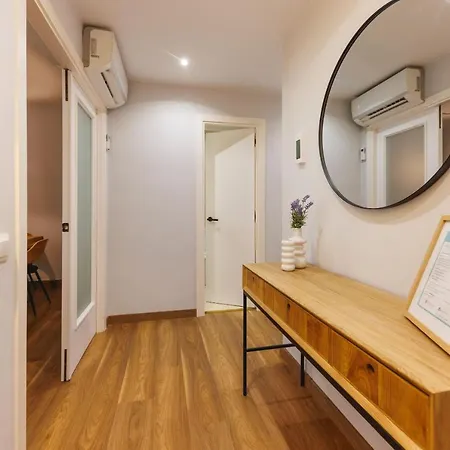 Bravissimo Figuerola, Spacious 3-bedroom Lejlighed Girona