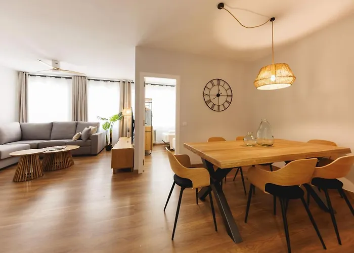 Bravissimo Figuerola, Spacious 3-bedroom * Girona